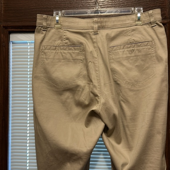 Women’s Lee Comfort Waistband Pants With Front and Back Pockets - Picture 3 of 5